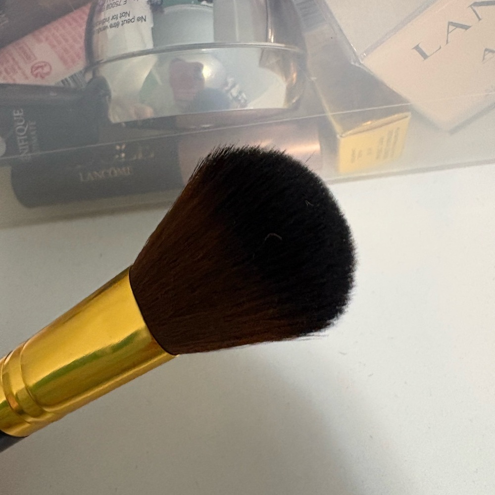 Elizabeth Arden Gold and Black Makeup Brush - Picture 4 of 5